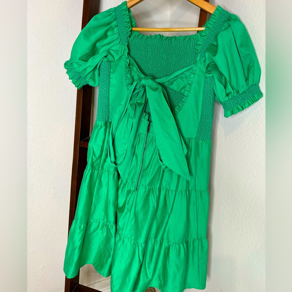 Alice + Olivia green dress. Size 8